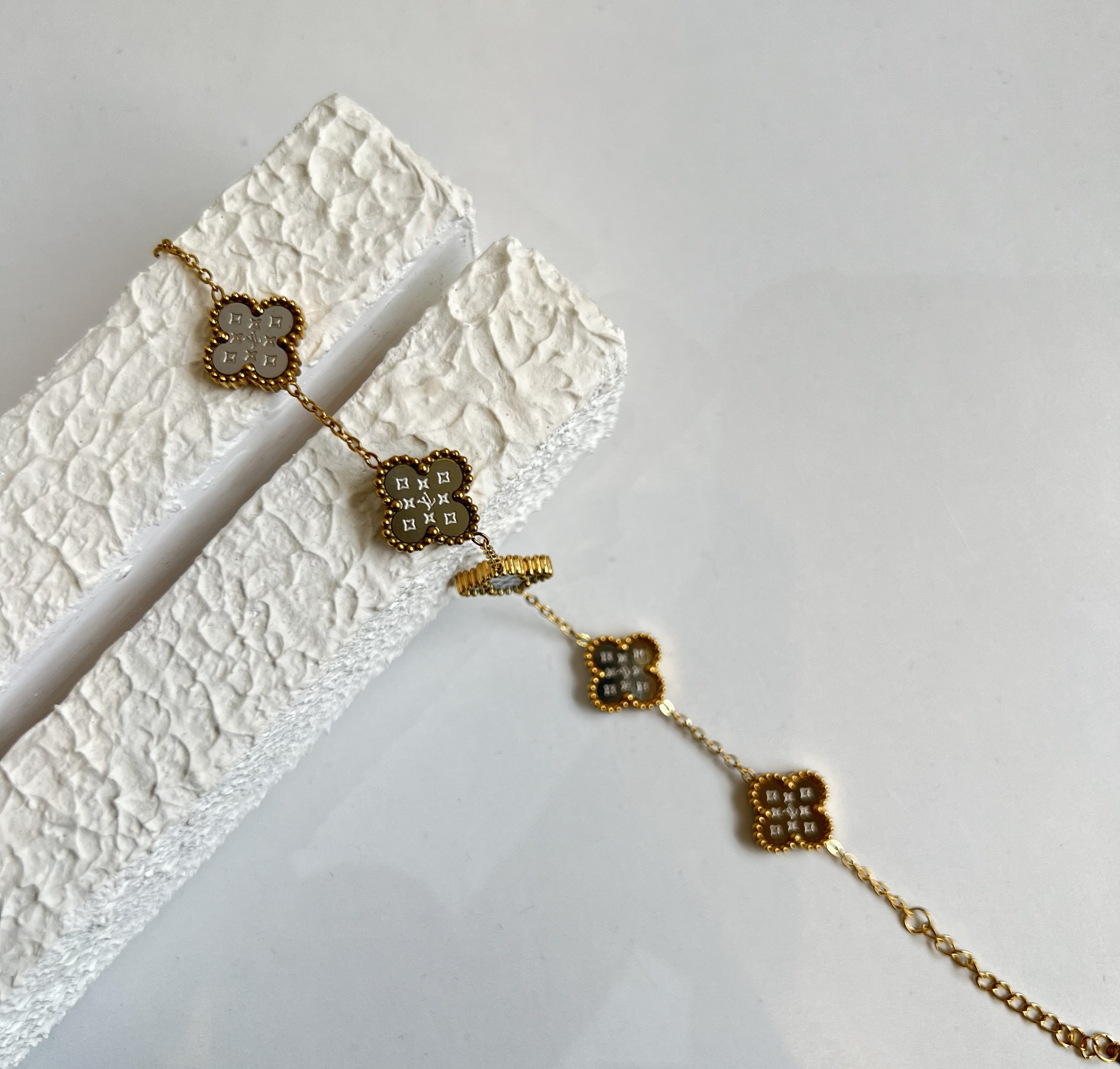 دستبند ونکلیف خاص